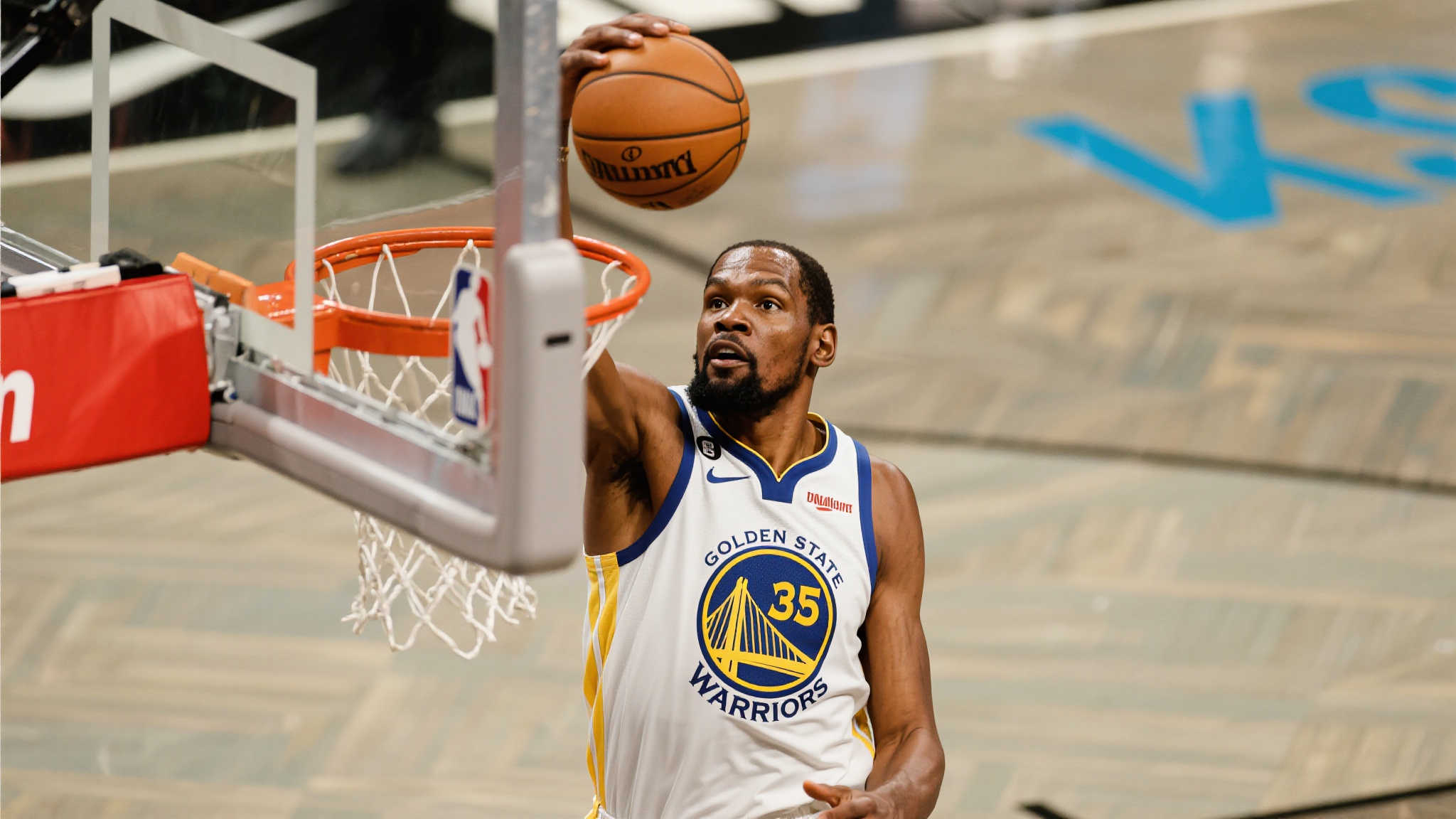 杜兰特与阿门·汤普森引领新赛季防守效率排行 杜兰特与阿门·汤普森引领新赛季防守效率排行